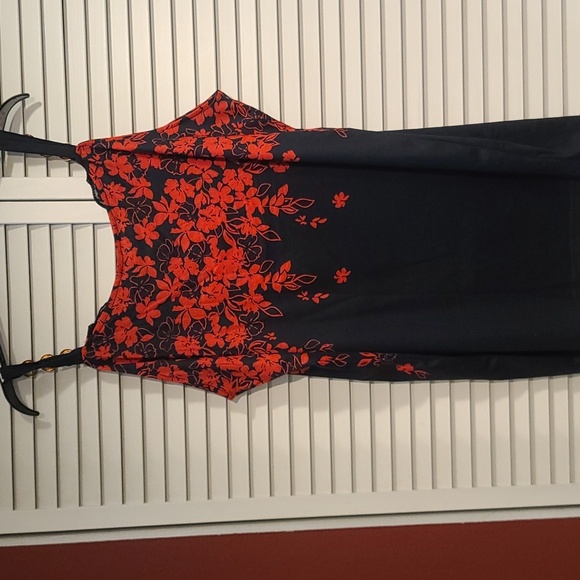 Dressy long tank top w- coppertone black strap. Red-black w lace NWT. - Picture 5 of 5
